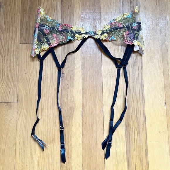 NWT Victorias Secret Yellow Floral Lace Embroidered Garter Belt Lingerie XS/S - Picture 2 of 5